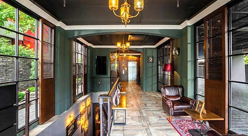 The Coach Hotel Sukhumvit