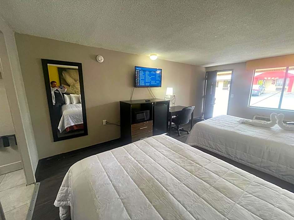 Super 8 by Wyndham Monroe