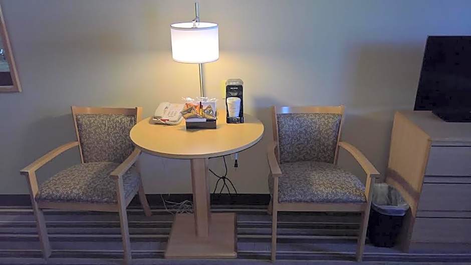 Super 8 by Wyndham Dillon