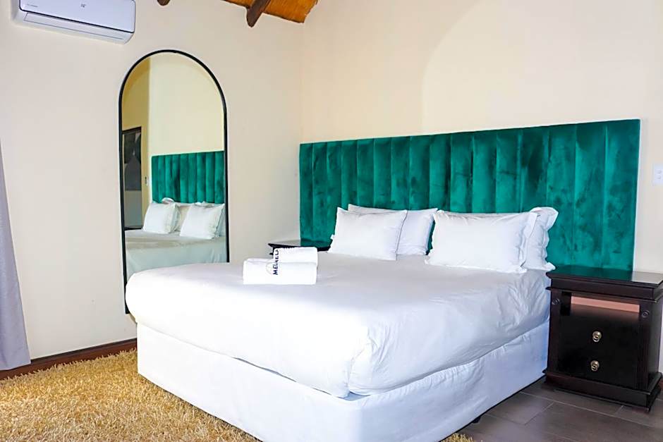 Mela Luxury Game Lodge