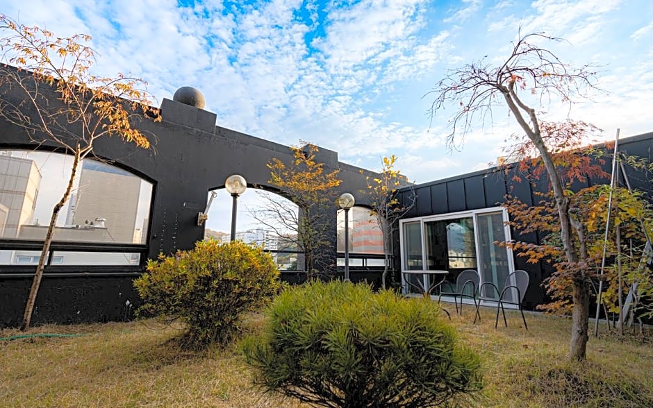 Gukje Business Hotel