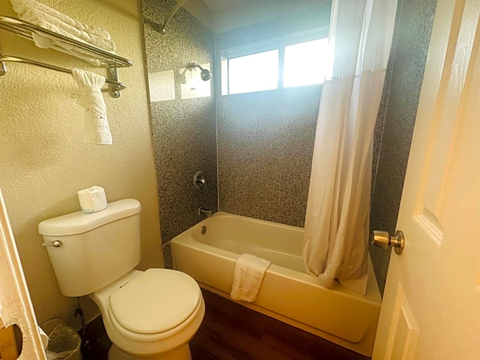 Casa Blanca Hotel & Suites Orange SR-55 Freeway, Near Honda Center, Chapman University, Disneyland