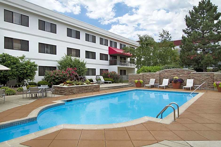 Embassy Suites By Hilton Detroit Metro Airport