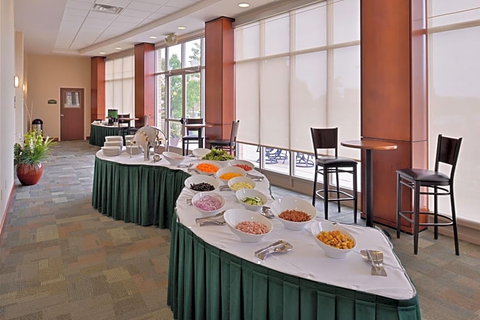 Holiday Inn Madison at The American Center by IHG