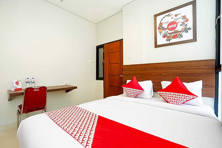 Capital O 449 The Colins