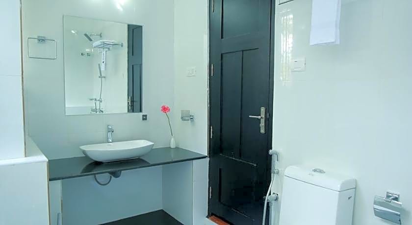 Mayas Beach House - Boutique Serviced Villa