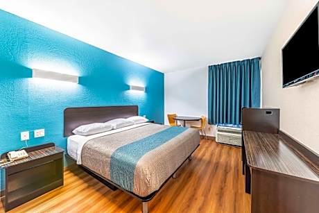 King Room - Disability Access - Non-Smoking