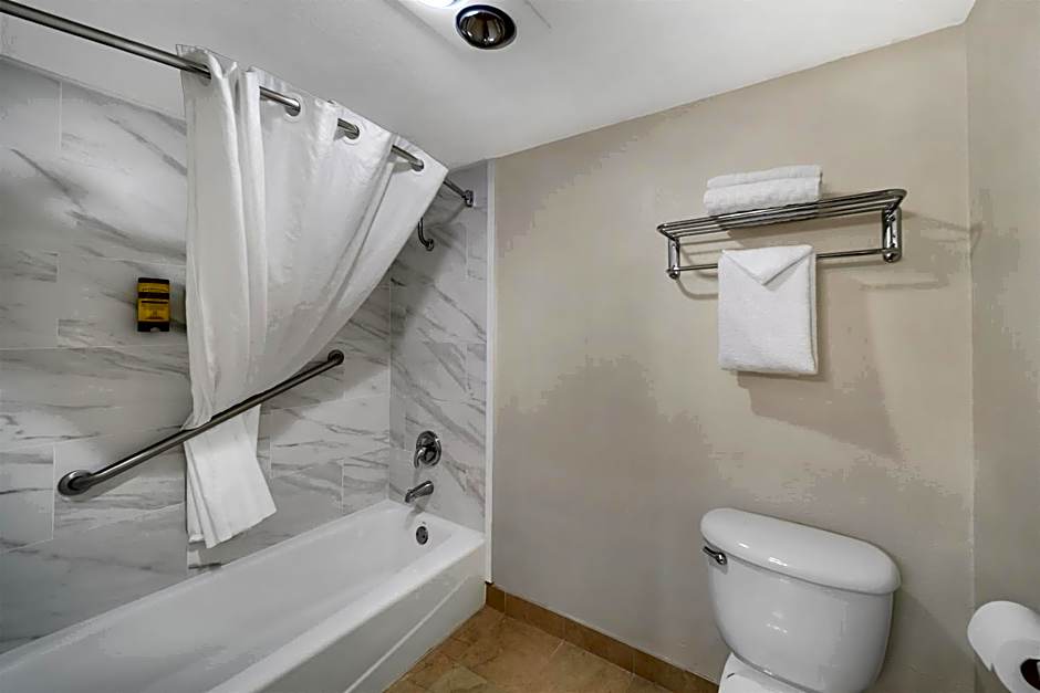 Best Western Plus Northwoods Inn