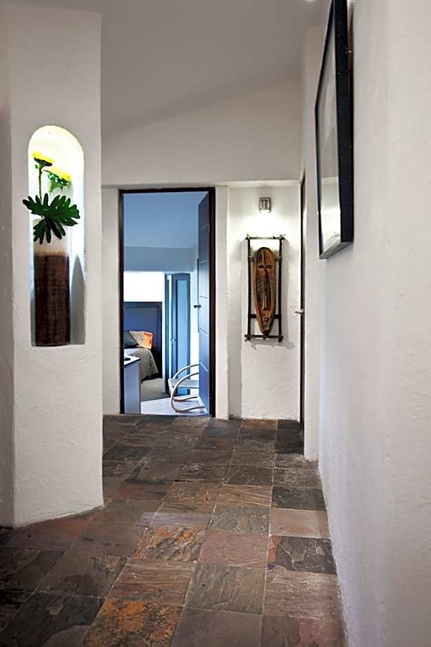 Aztic Hotel and Executive Suites
