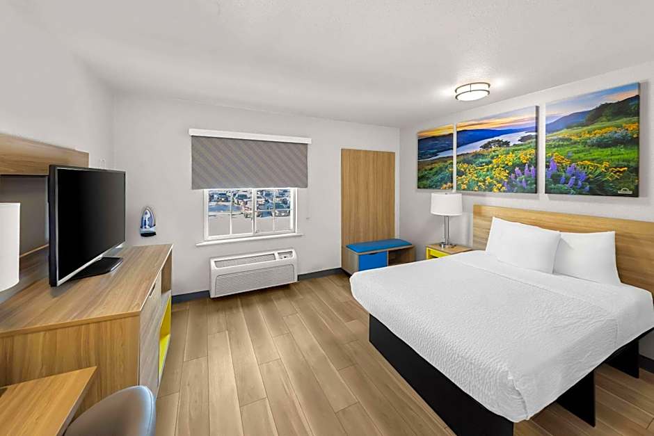 Days Inn & Suites by Wyndham Rochester South