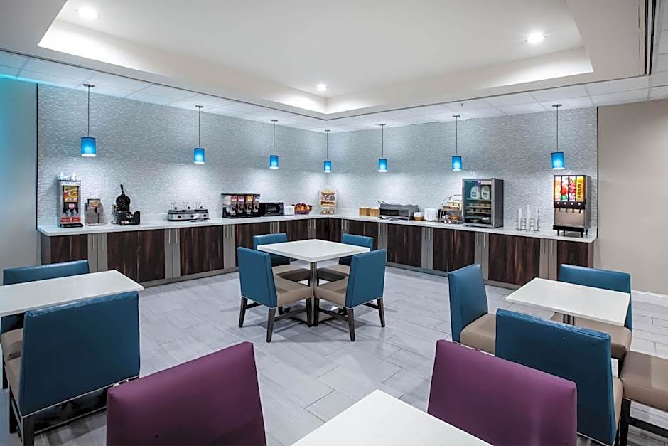 La Quinta Inn & Suites by Wyndham Lubbock North