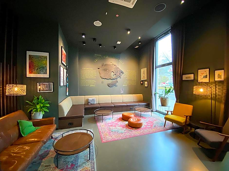 Schulz Hotel Berlin Wall at the East Side Gallery