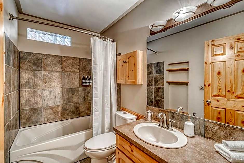 Boho Retreat w/King Bed on Bow River Pathway