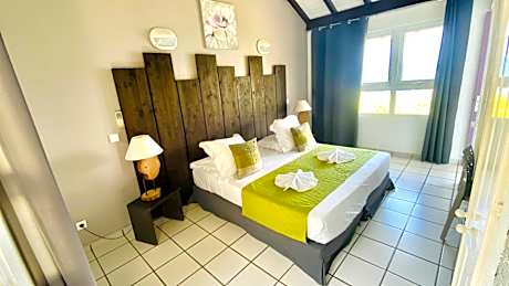 Family Room (2 Adults + 2 Children)