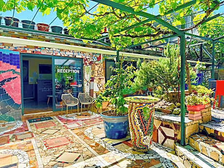 HOSTEL ART & JOY