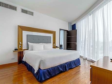 Superior Suite with One King Bed