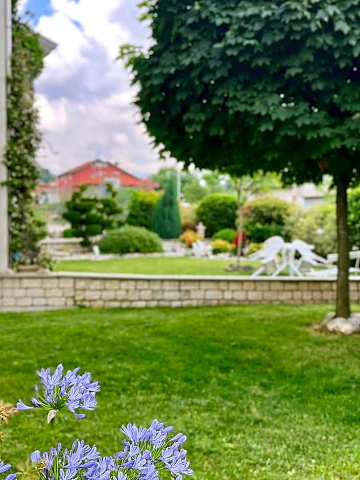 Eremes Rooms & Apartments