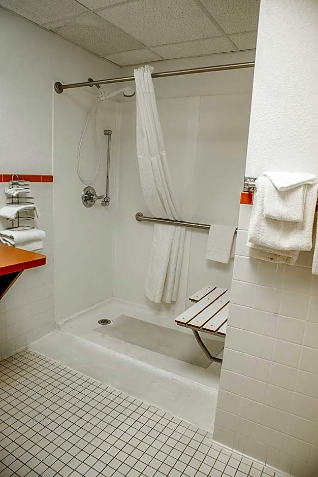 Country Garden & Suites-Benton