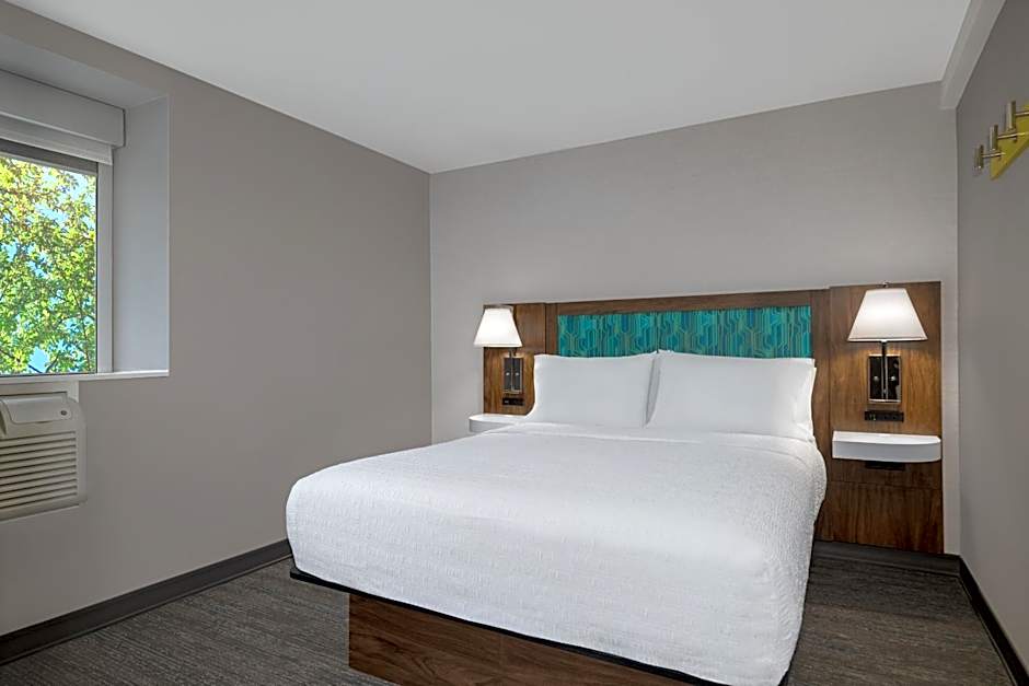 Hampton Inn & Suites by Hilton Toronto Downtown