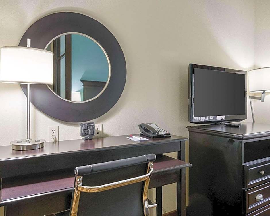 Comfort Suites Topeka Northwest