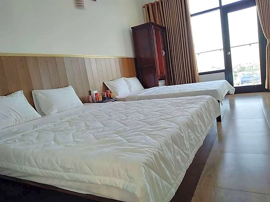 MOON HOTEL