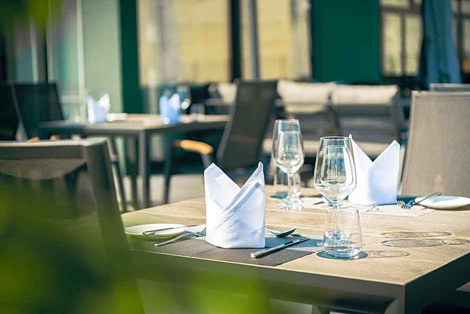 TARGET WORLD Hunter's Lodge