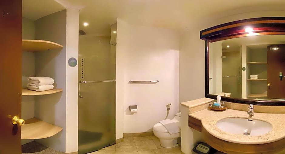 Grand Whiz Hotel Trawas