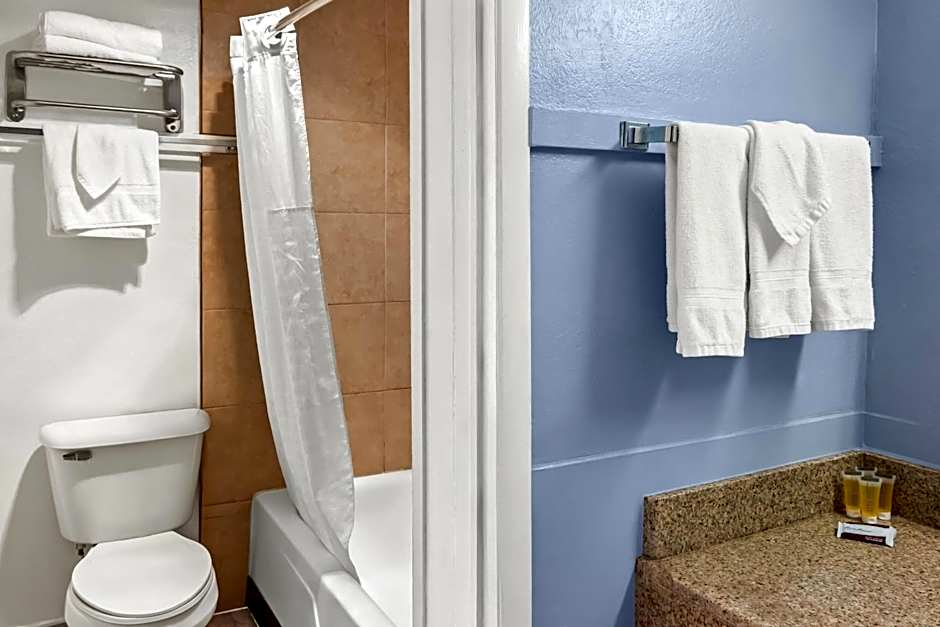 Travelodge by Wyndham Las Vegas NM