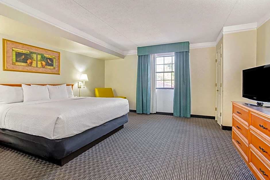 La Quinta Inn & Suites by Wyndham Tampa Bay Pinellas Park Clearw