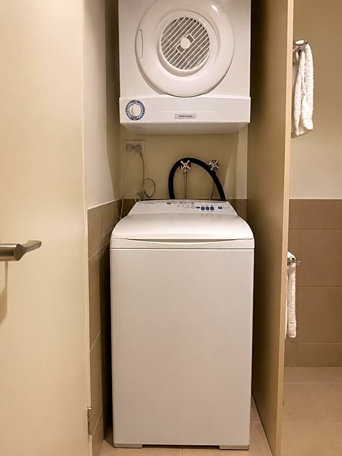 Gladstone Downtown Central Apartment Hotel Official