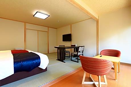 Twin Room with Private Bathroom