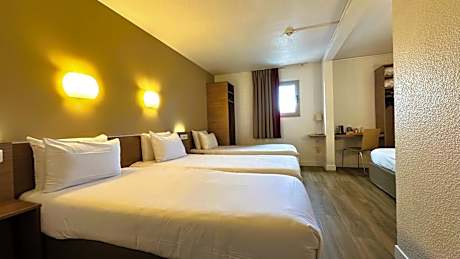 Quad Room - 4 Single Beds