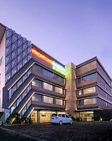 Front One Gosyen Hotel Salatiga