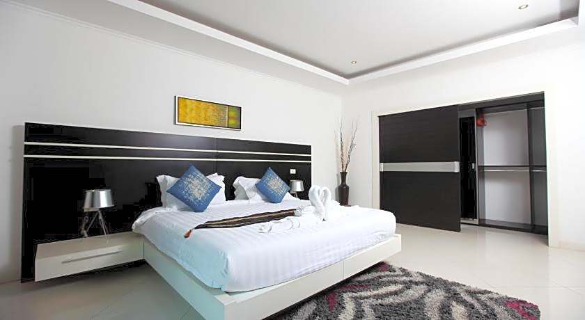 Hidden Palm Pool Villas