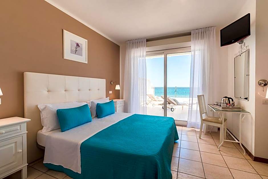 Hotel Soraya - Spiaggia Sawasdee with Beach, Restaurant & Parking