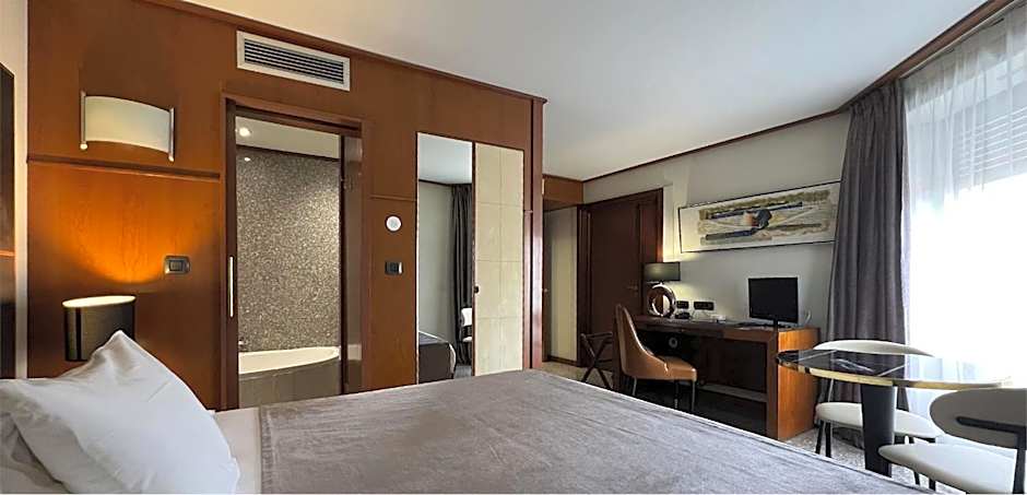 Goldstar Resort & Suites
