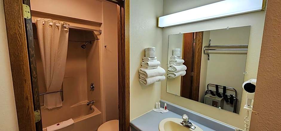 Hotel Iron Mountain Inn & Suites