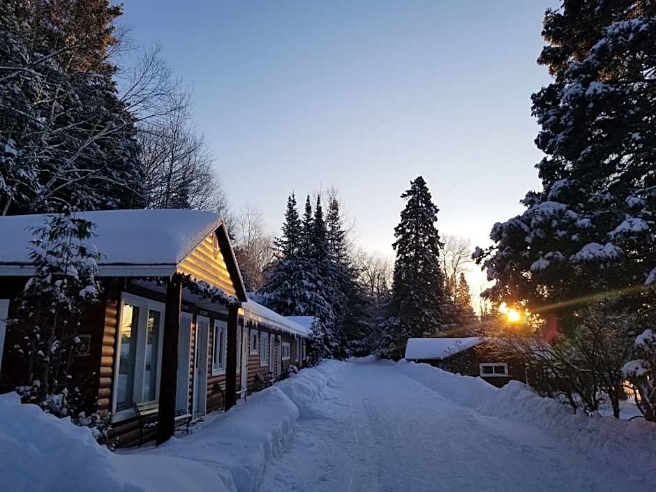 Kan-à-Mouche Pourvoirie Auberge et Chalets