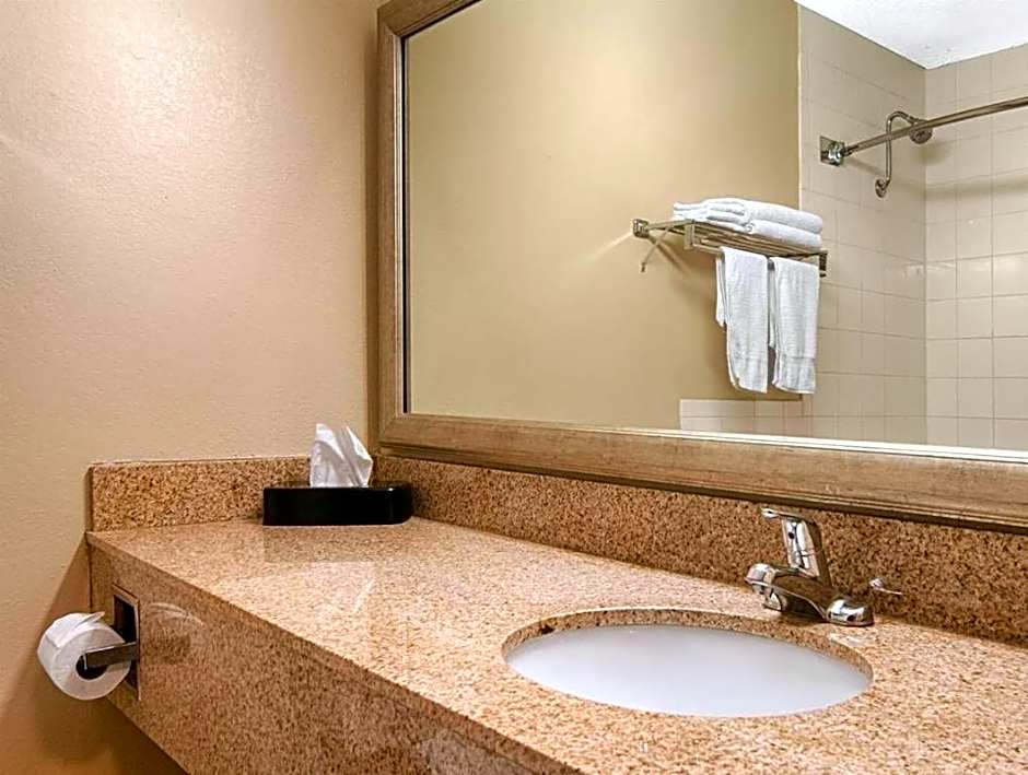 AmericInn by Wyndham La Crosse Riverfront-Conference Center