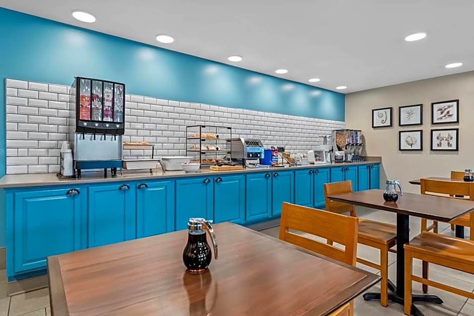 Country Inn & Suites by Radisson, Chambersburg, PA