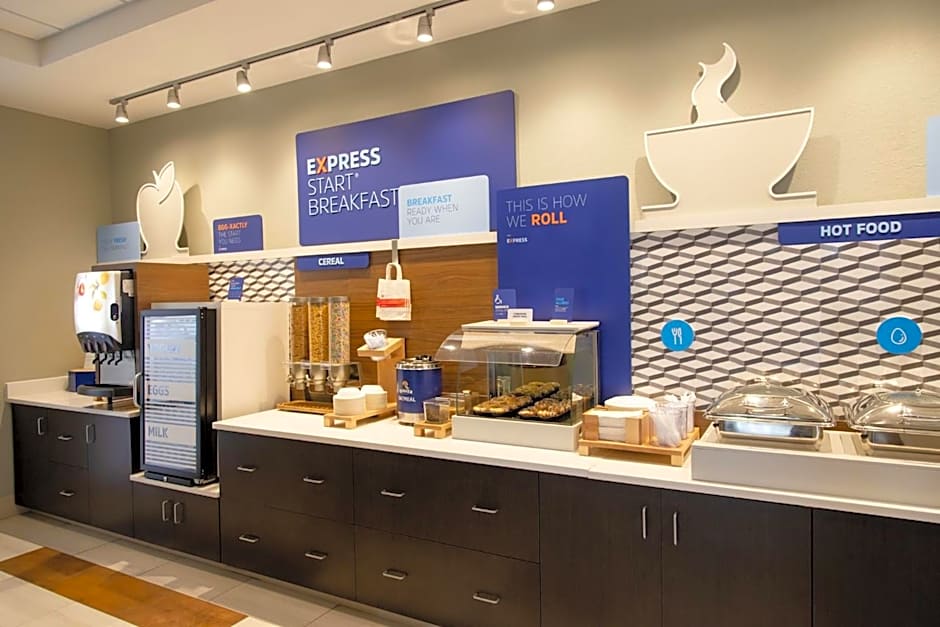 Holiday Inn Express Marshfield - Springfield Area By IHG