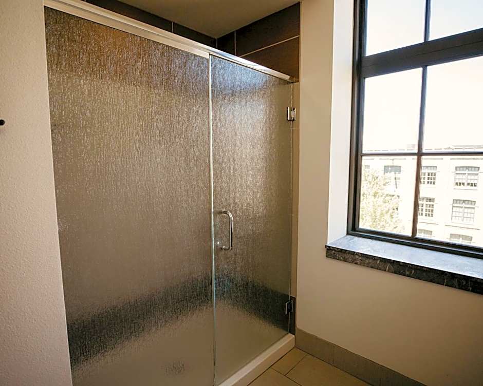 Brewhouse Inn And Suites