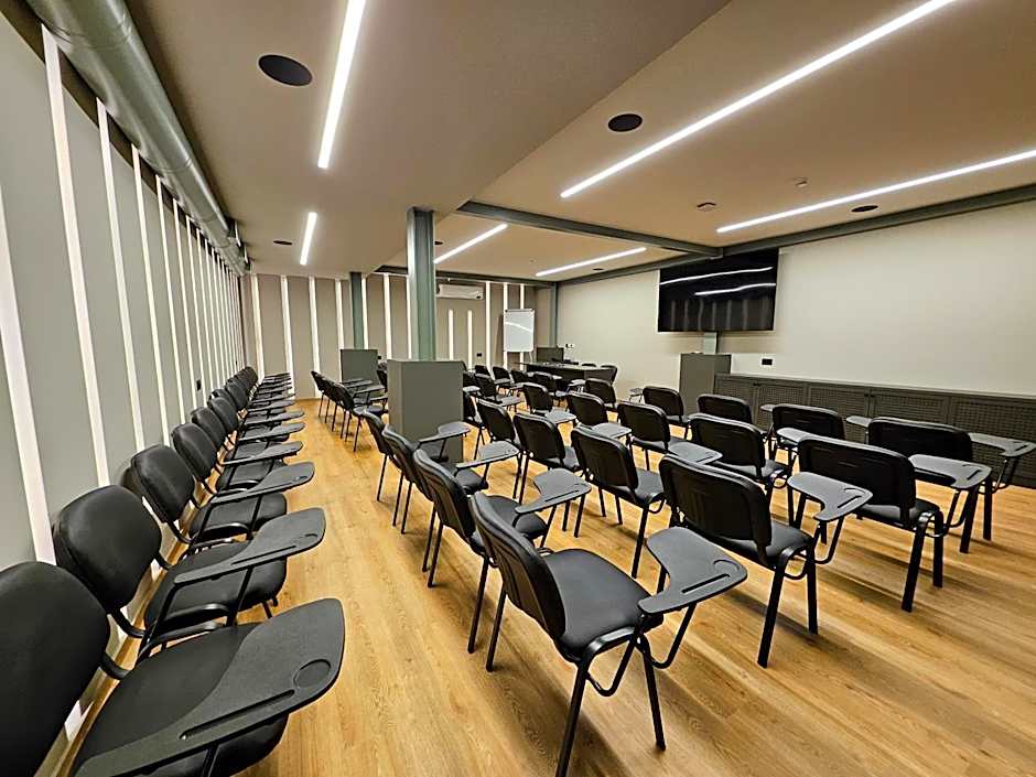 Petousis Hotel & Suites