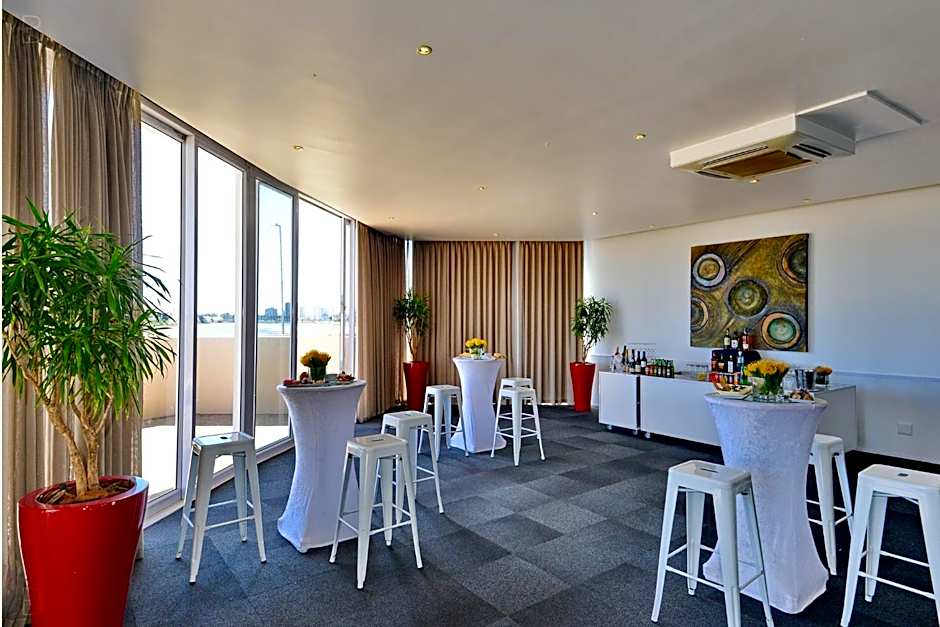 Lagoon Beach Hotel Apartments
