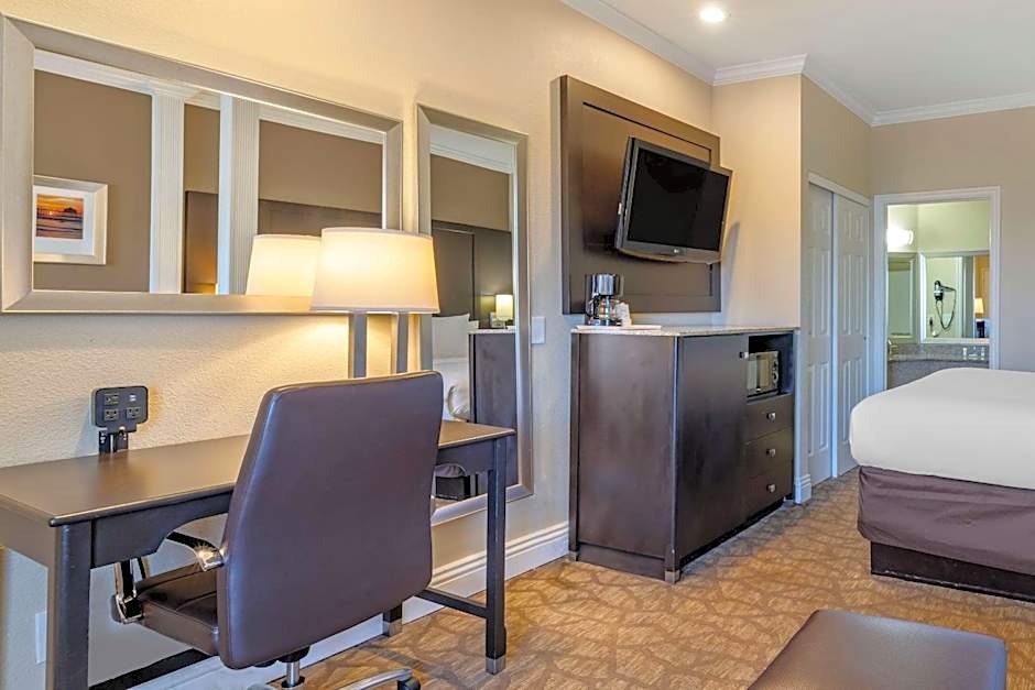Comfort Inn & Suites Huntington Beach
