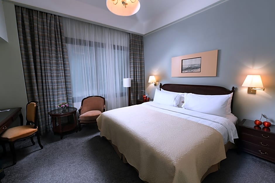 Le Bristol Hotel