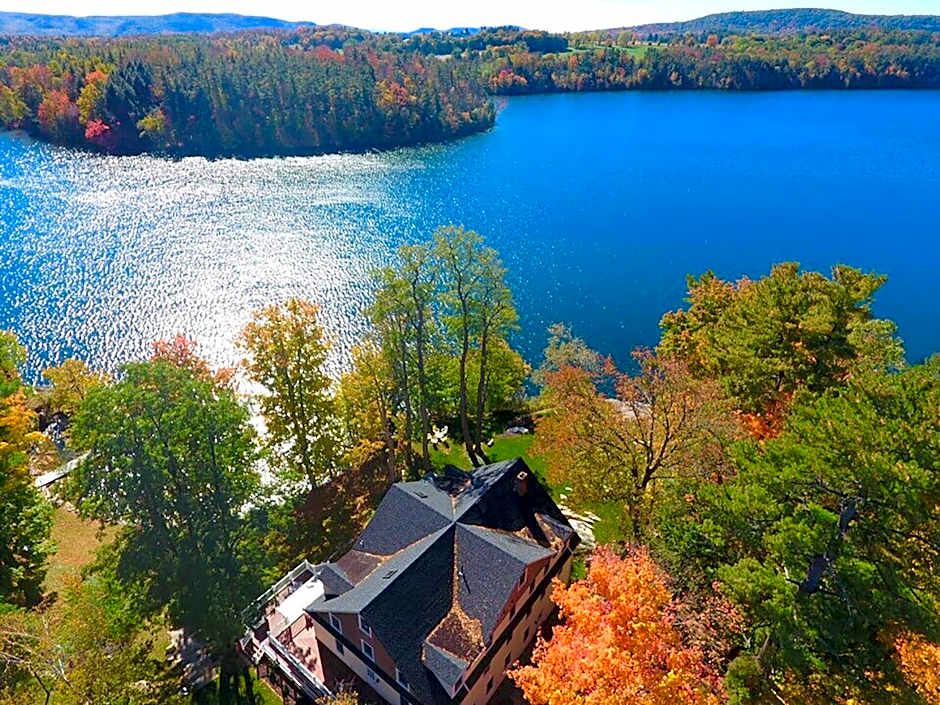 Lakehouse Inn