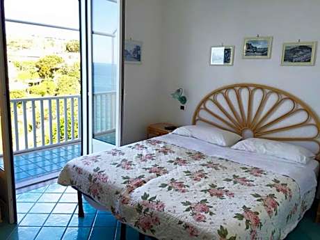 Double Room with Balcony and Sea View