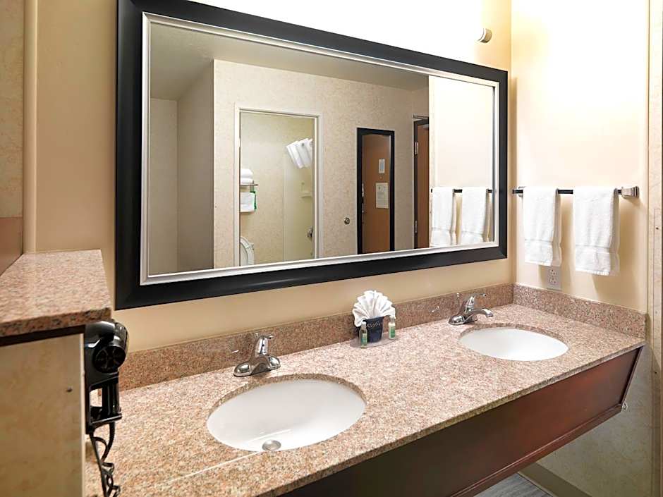 Crystal Inn Hotel & Suites - Salt Lake City