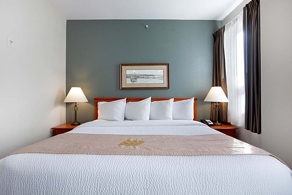 Lakeview Inns & Suites - Okotoks